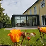 Hotell Gaestehaus Staudenschloss Mickhausen