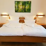 Gaestehaus Staudenschloss Hotell