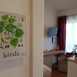 Gaestehaus Staudenschloss Hotell Mickhausen