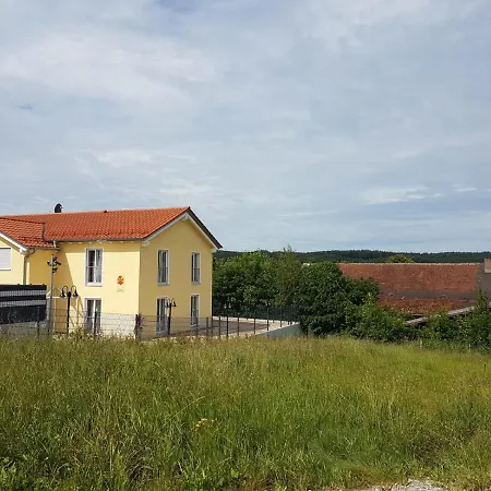 Gaestehaus Staudenschloss Hotel *