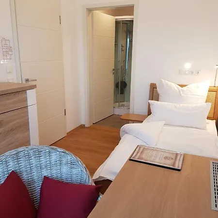 Hotel Gaestehaus Staudenschloss *