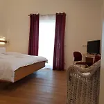 Staudenschloss Hotel *