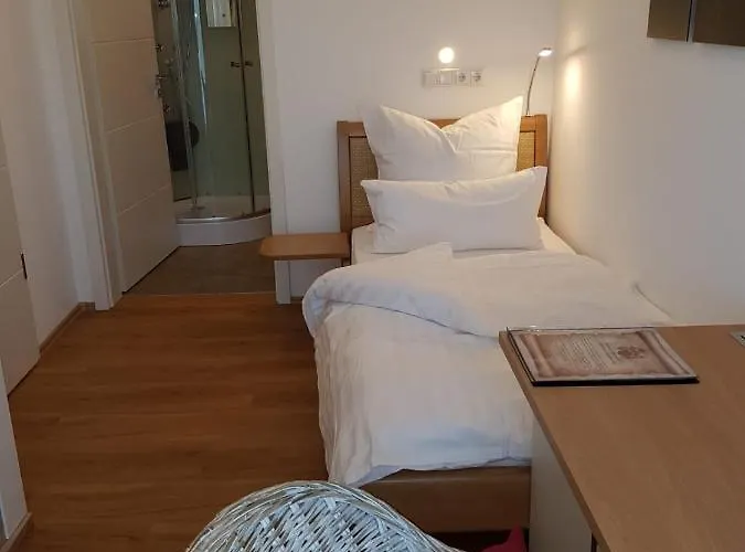 Gaestehaus Staudenschloss Отель