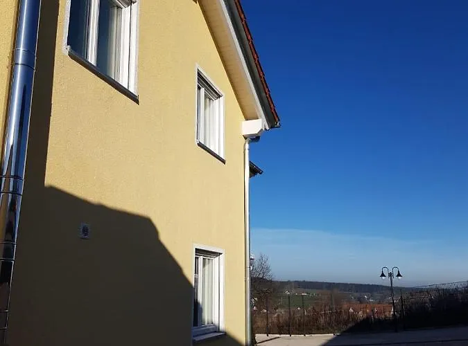 Gaestehaus Staudenschloss Отель Mickhausen